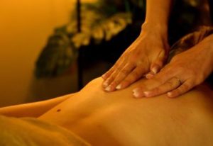 Massage bien-être ciblé, idéal pour détendre le corps et apaiser l’esprit.